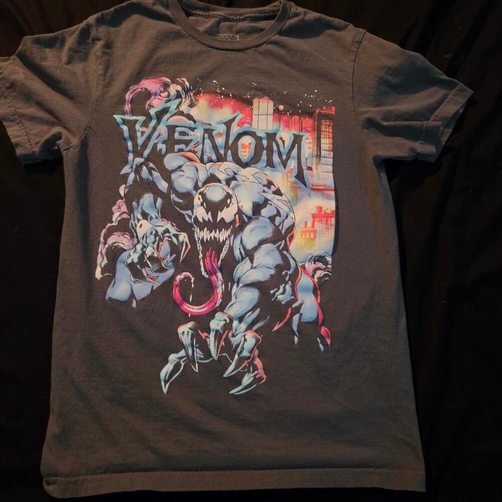 Small vintage marvel venom shirt